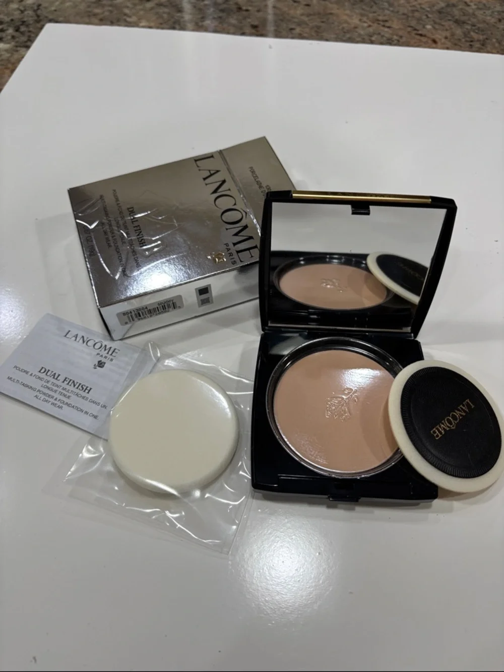 Lancôme Dual Finish Powder/ Foundation Compact in Silver - Picture 4 of 5
